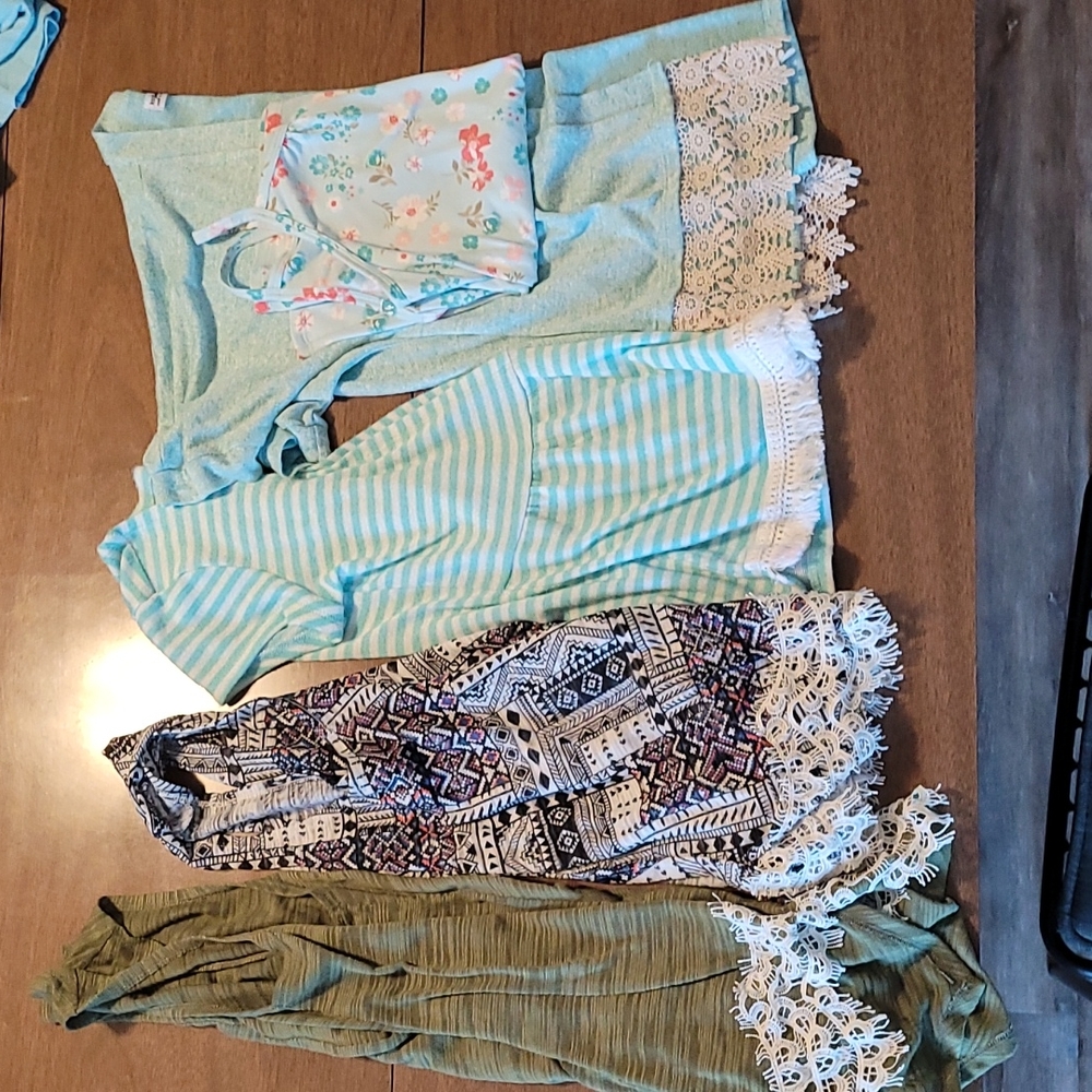 Bundle 4 Girl Vests Boho style and 1 tank for 8/10